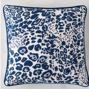 2 Z gallerie Miraval Pillow 20" - Sapphire